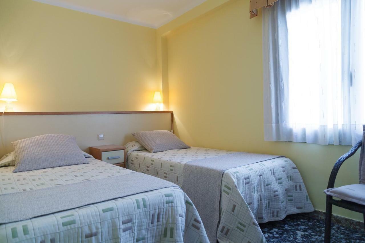 Uhc Acantilados Family Apartments Салоу Экстерьер фото